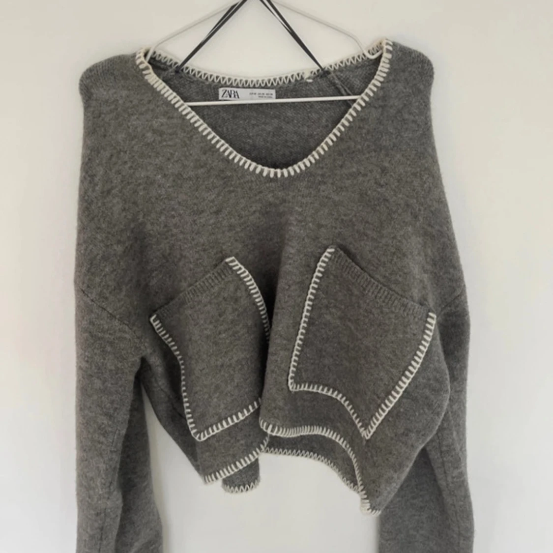 Grå unik stickad tröja från ZARA