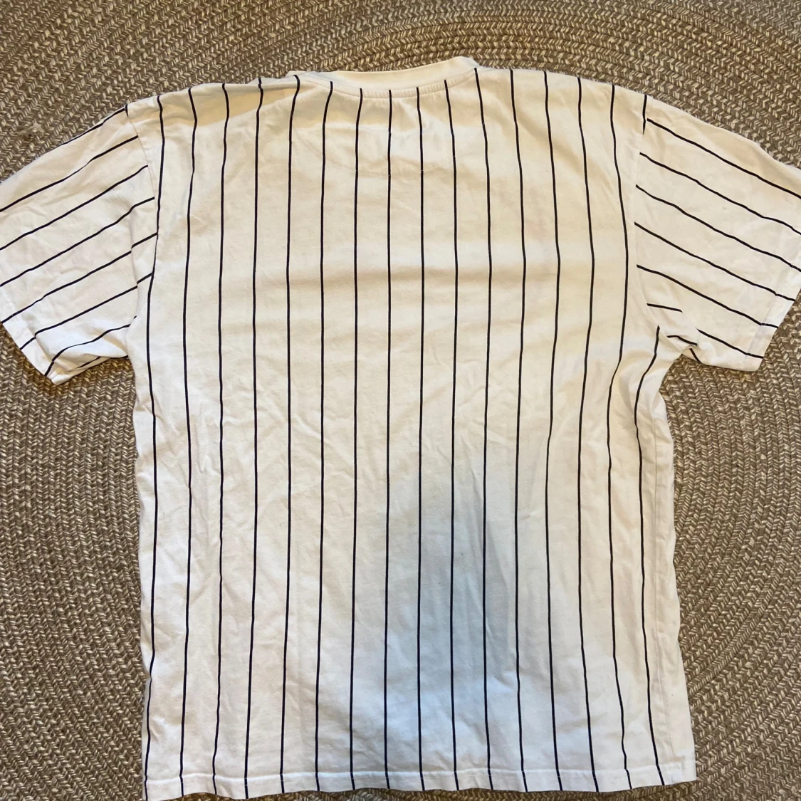 Vit randig t-shirt från Karl Kani - 1