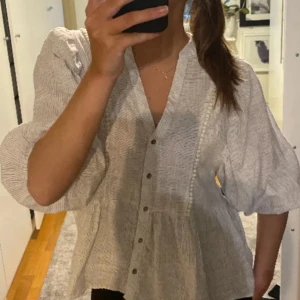 Fin blus från zara - Köpte på plick använd en gång, bra skick🥰