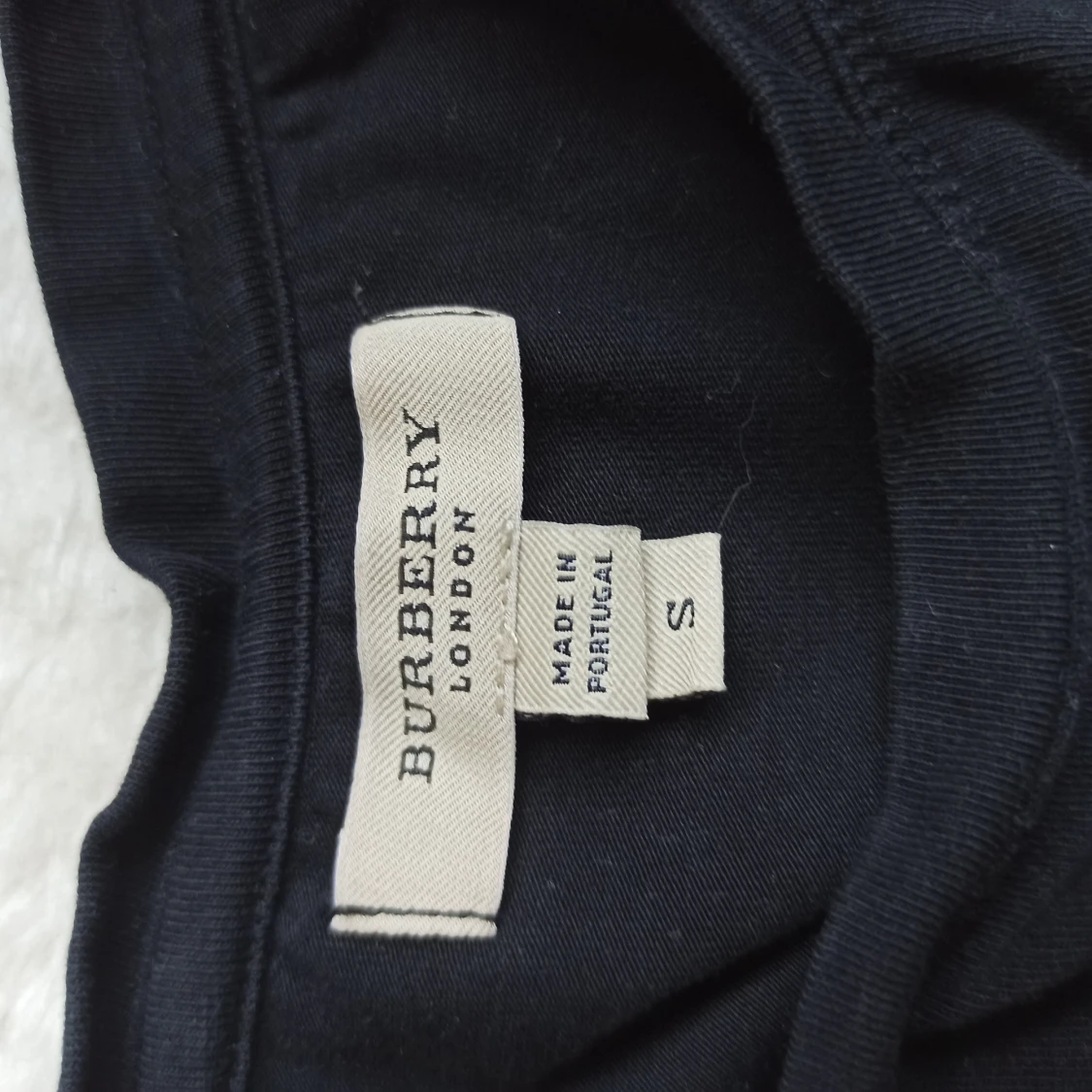 Tröja med guldigt tryck - 3