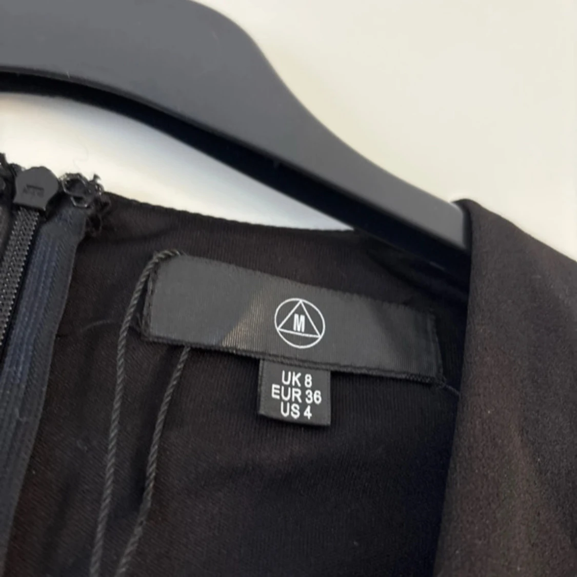 Svart klänning med fransar - 1