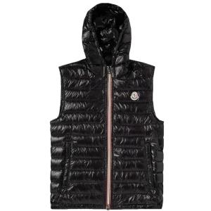 Moncler Gien Vest - Snygg svart dunväst från Moncler med huva och dragkedja framtill. - Svart - Storlek: 3/M,L - Fint skick: 9/10.Väldig skönt att använda till för sommaren som kommer upp! 