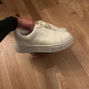 Eytys skor  - Nästan helt oanvända Eytys skor. Köpte för 2100