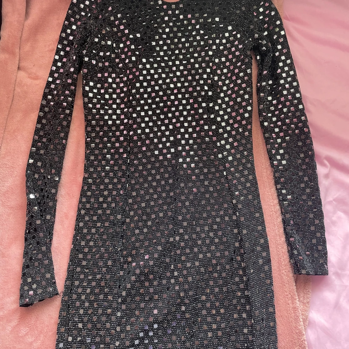 Svart glittrig klänning