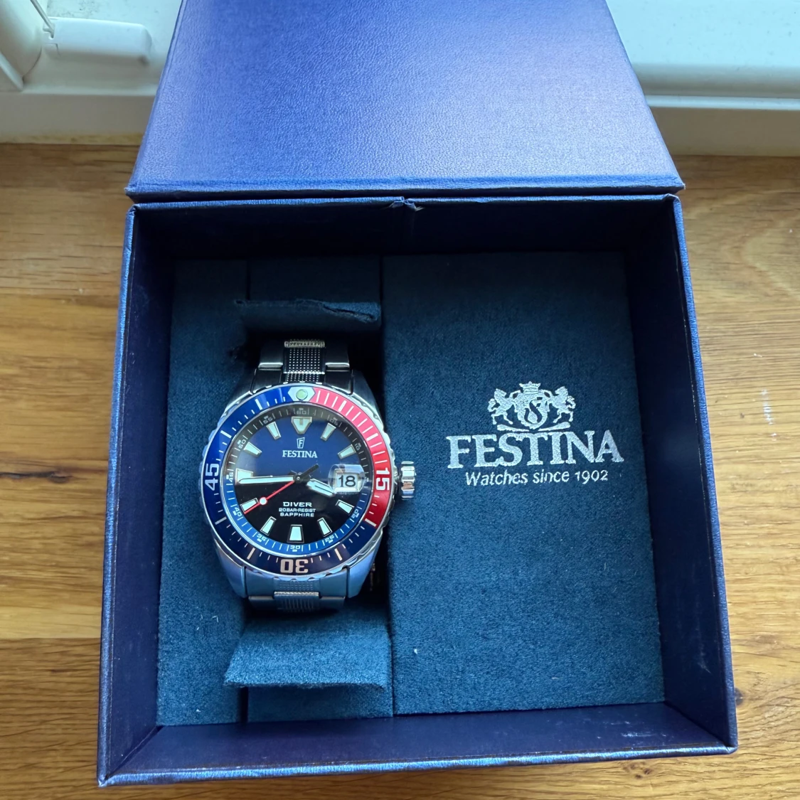 Festina klocka med blå och röd bezel - 1