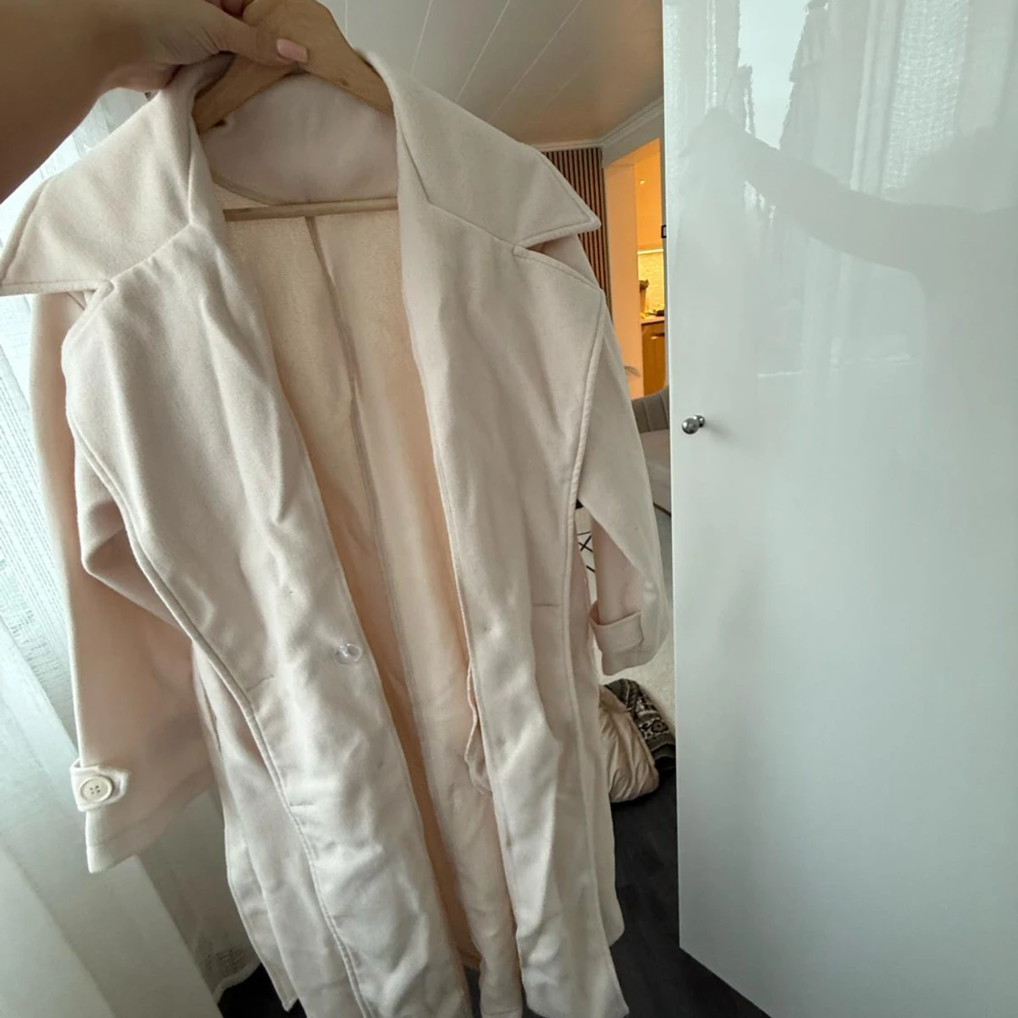 Beige kappa med bälte - 4