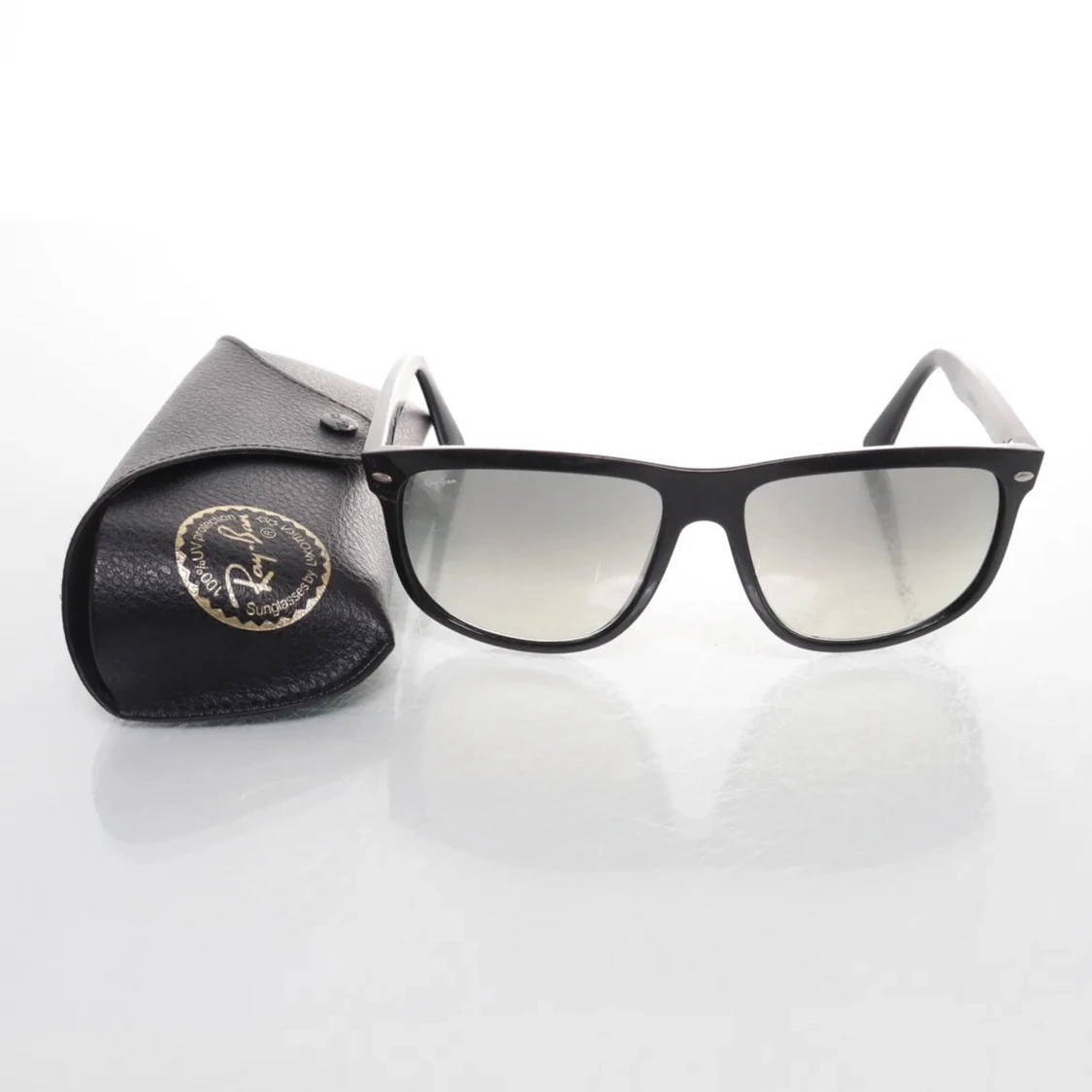 Svarta solglasögon från Ray-Ban