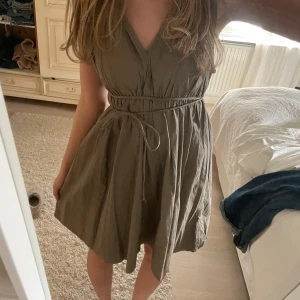 Klänning  - Superfin klänning som man kan knyta få flera olika sätt💕💕💕