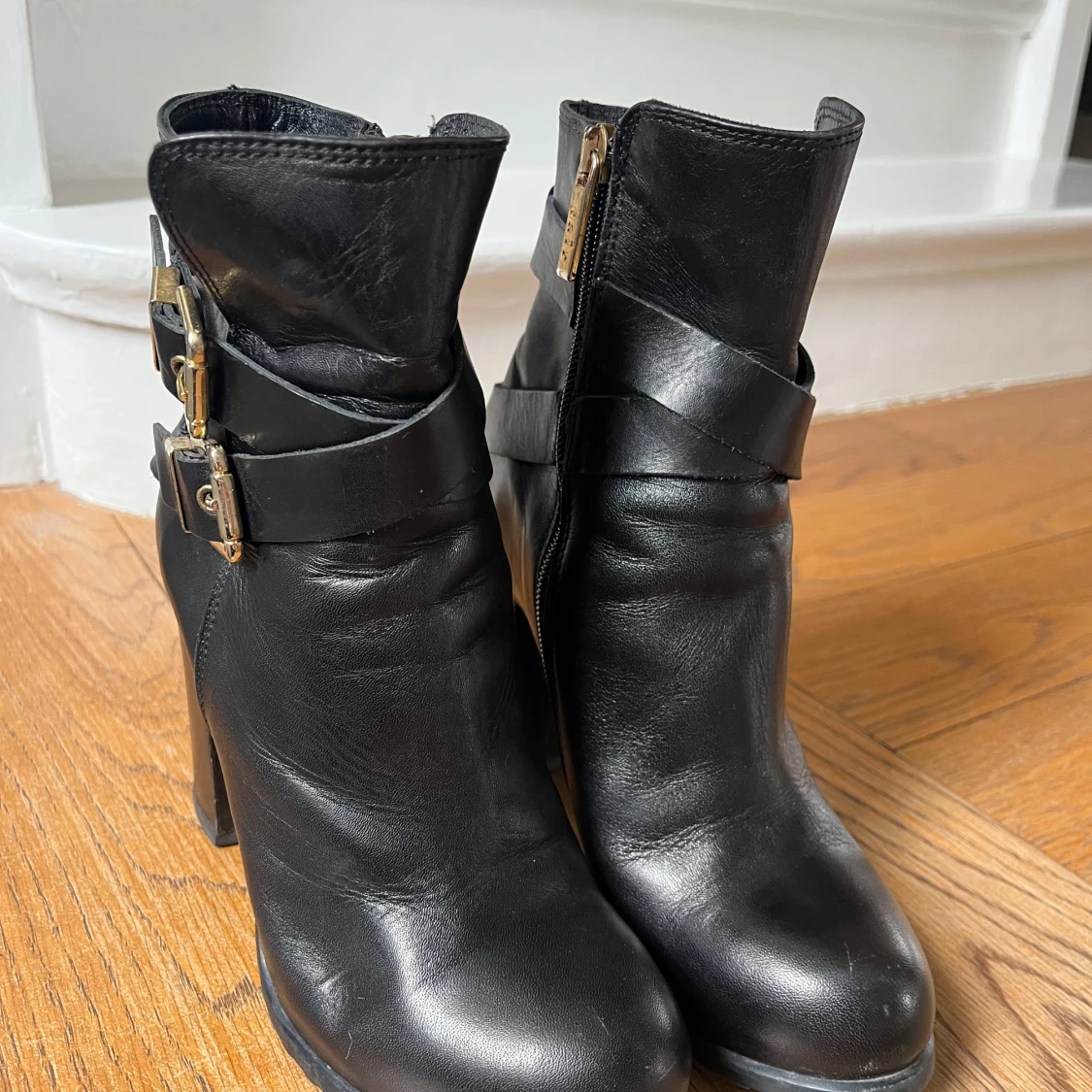 Svarta boots med klack från A Pair