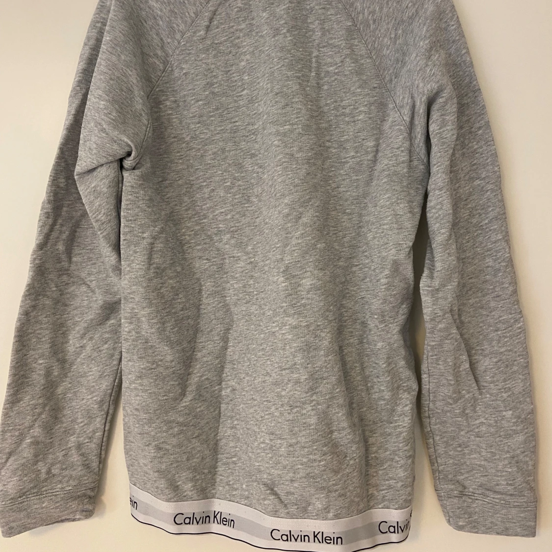 Grå tröja från Calvin Klein - 1