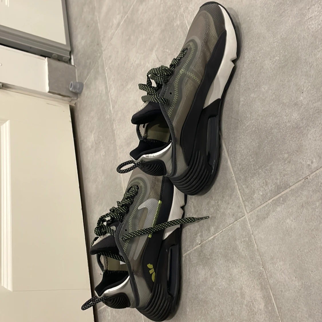 Nike sneakers med reflekterande detaljer