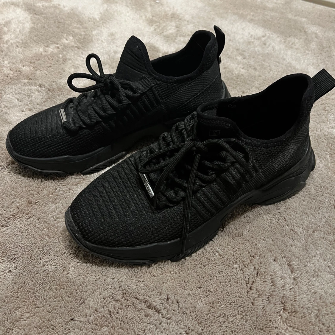 Svarta Steve Madden skor 