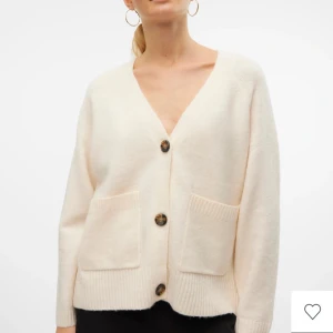 Stickad kofta - Super fin stickad kofta!!!💞perfekt till våren och sommaren!🌸Nypris 450kr