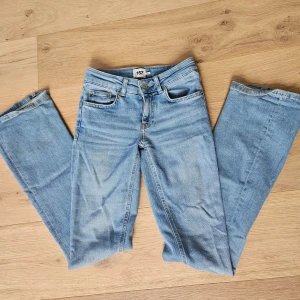Jeans Lager 157 - Boot cut Jeans från Lager 157, mid-low waist💗 köpta för nått år sedan men fortfarande i bra skick😘 kontakta vid frågor, pris går att diskuteras💘 xxs full length