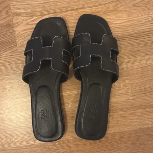 Sandaler  - Helt nya säljes pga för små för mig