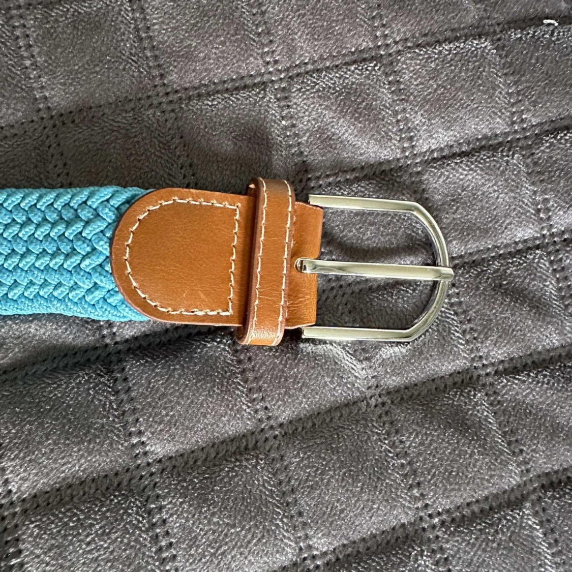 Turkost flätat bälte med skinn-detaljer - 2