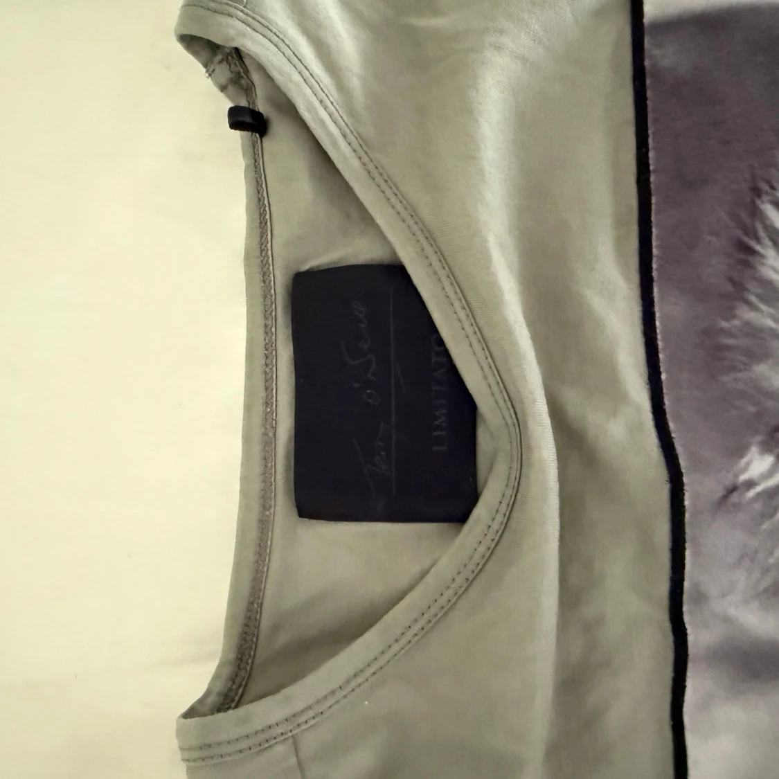 Grå t-shirt Limitato x Terry O'Neill - 1