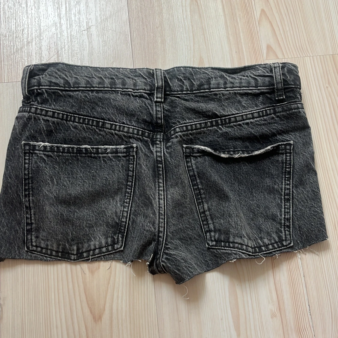 Svarta jeansshorts från Zara - 1