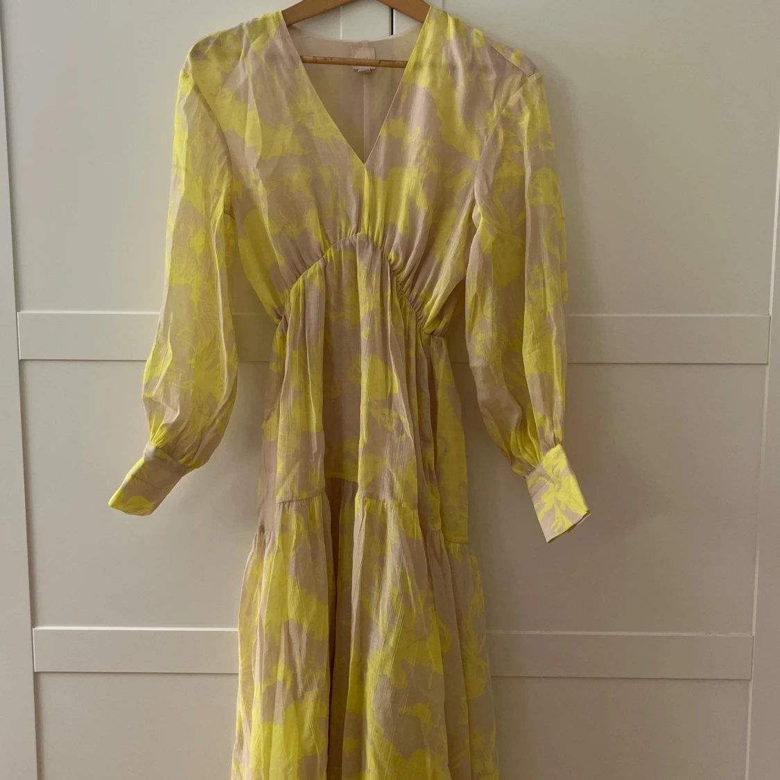 Gul och beige långklänning H&M - 1