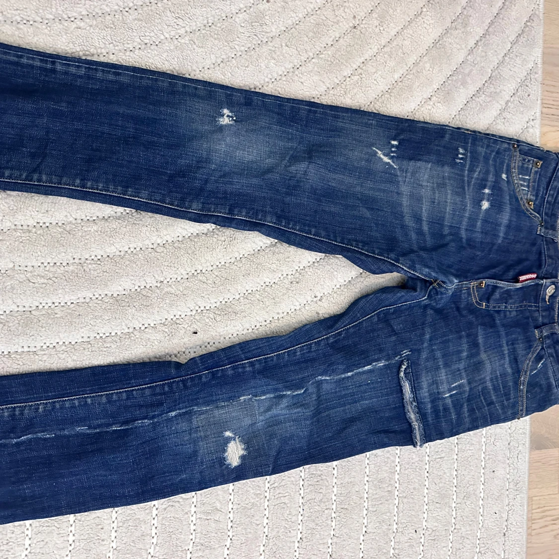 Blå slitna jeans från Dsquared2
