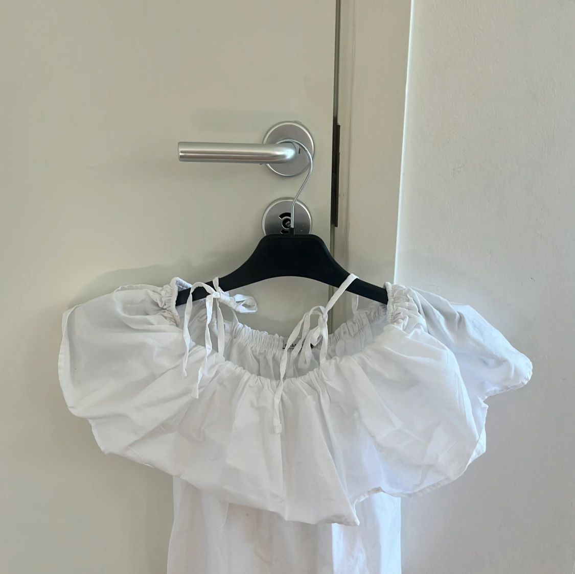 Vit offshoulder topp Pull&Bear