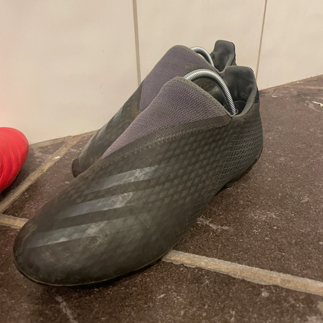 Svarta fotbollsskor från Adidas