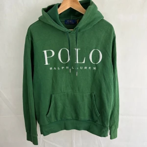 Ralph lauren hoodie  - Fint skick! Modellen är 185 och bär M