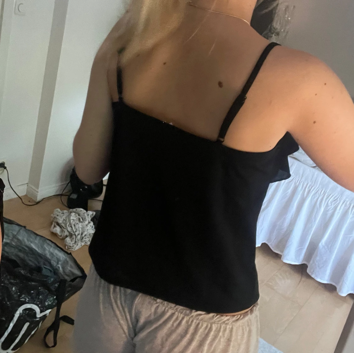 Svart topp med volang från H&M - 2