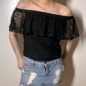 Prickig off shoulder mesh topp  - Tror den är från h&m men lappen är avklippt, passar s men även m då den är stretchig. Köp sker via köp nu, jag postar inom 24h. Kvar tills markerad såld 