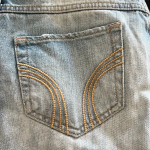 Blåa lågmidjade holllister shorts  - Små i storleken men w29💓