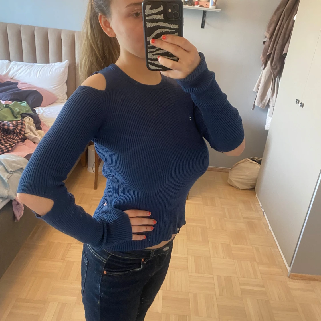 Festtopp med öppna axlar och armar  - 2