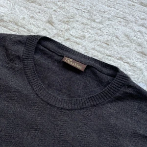 Stenströms Merino Pullover - Säljer nu denna sjukt snygga tröjan i 100% Merinoull av kvalitetsmärket ”Stenströms”!🌤️🙏🏻 | Storlek L men passar numera S/M ✅| Hör gärna av dig vid frågor! /K
