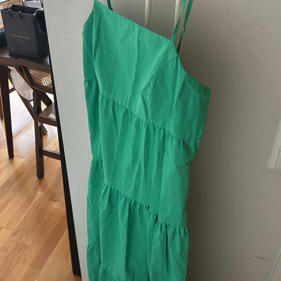Grön ärmlös långklänning - 1