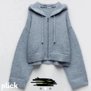 Blå stickad hoodie från Zara - Mysig blå stickad hoodie från Zara🩵