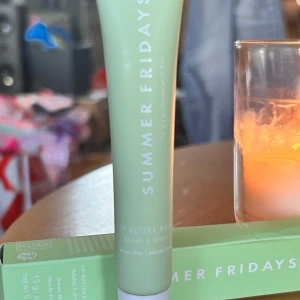 Summer Fridays lip butter balm! - Summer Fridays lip butter balm "Mint". 15 g. Oanvänd. 