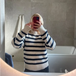 Randig stickad tröja - Snygg randig stickad tröja 💕