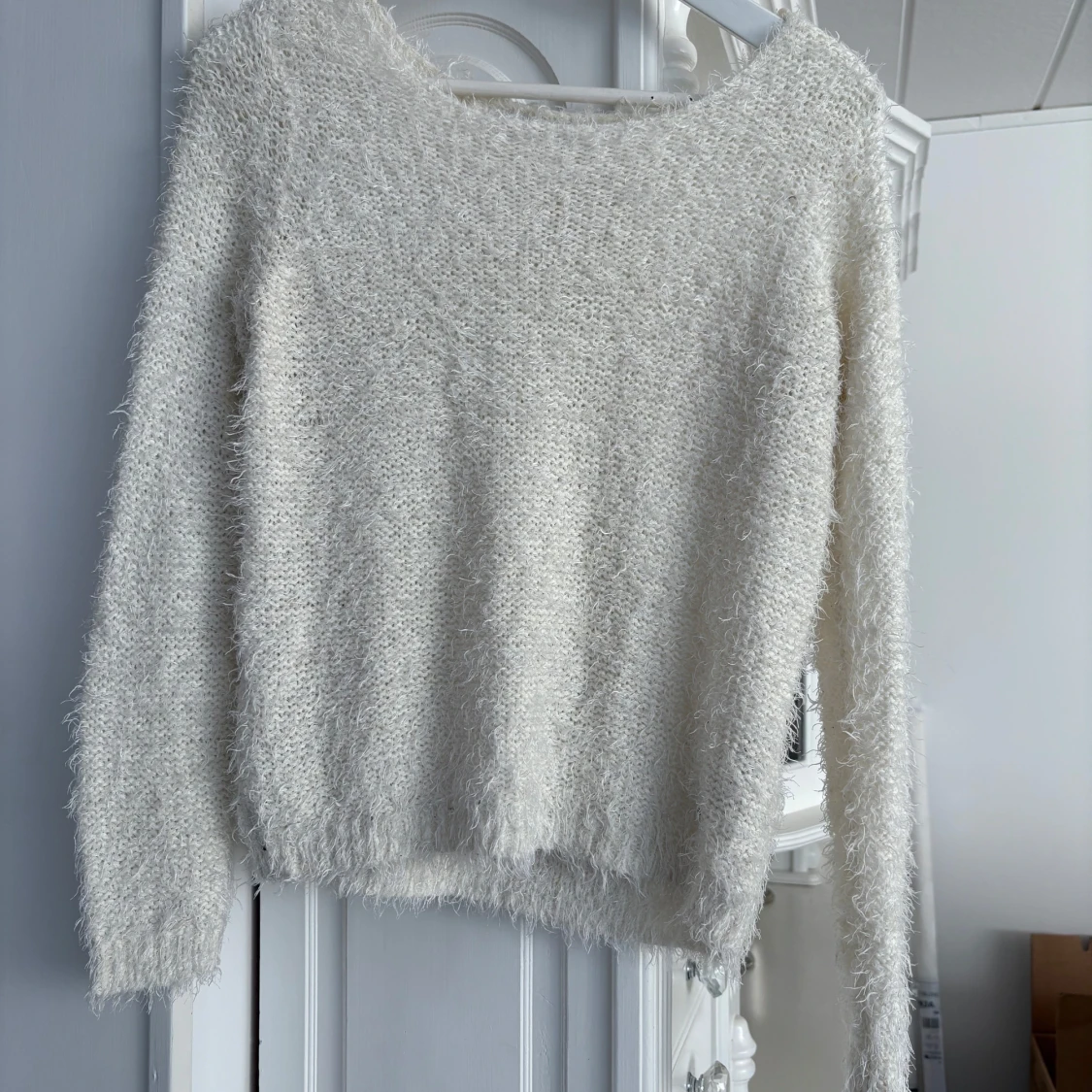 Vit fluffig tröja från ONLY