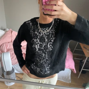 Unik Zara spets tröja  - Snygg spets tröja från Zara använt 2 gånger. Strlk S.