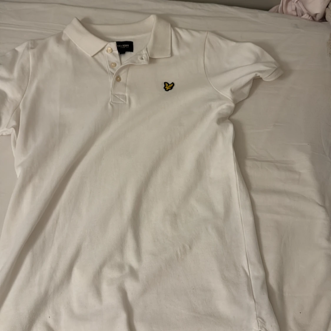 Vit kortärmad pikétröja från Lyle & Scott