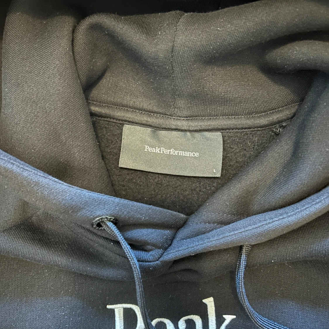 Svart hoodie från Peak Performance - 2