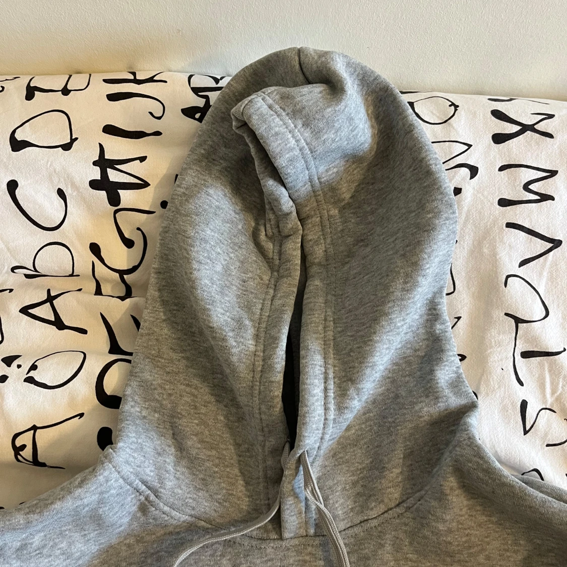 Grå hoodie - 2