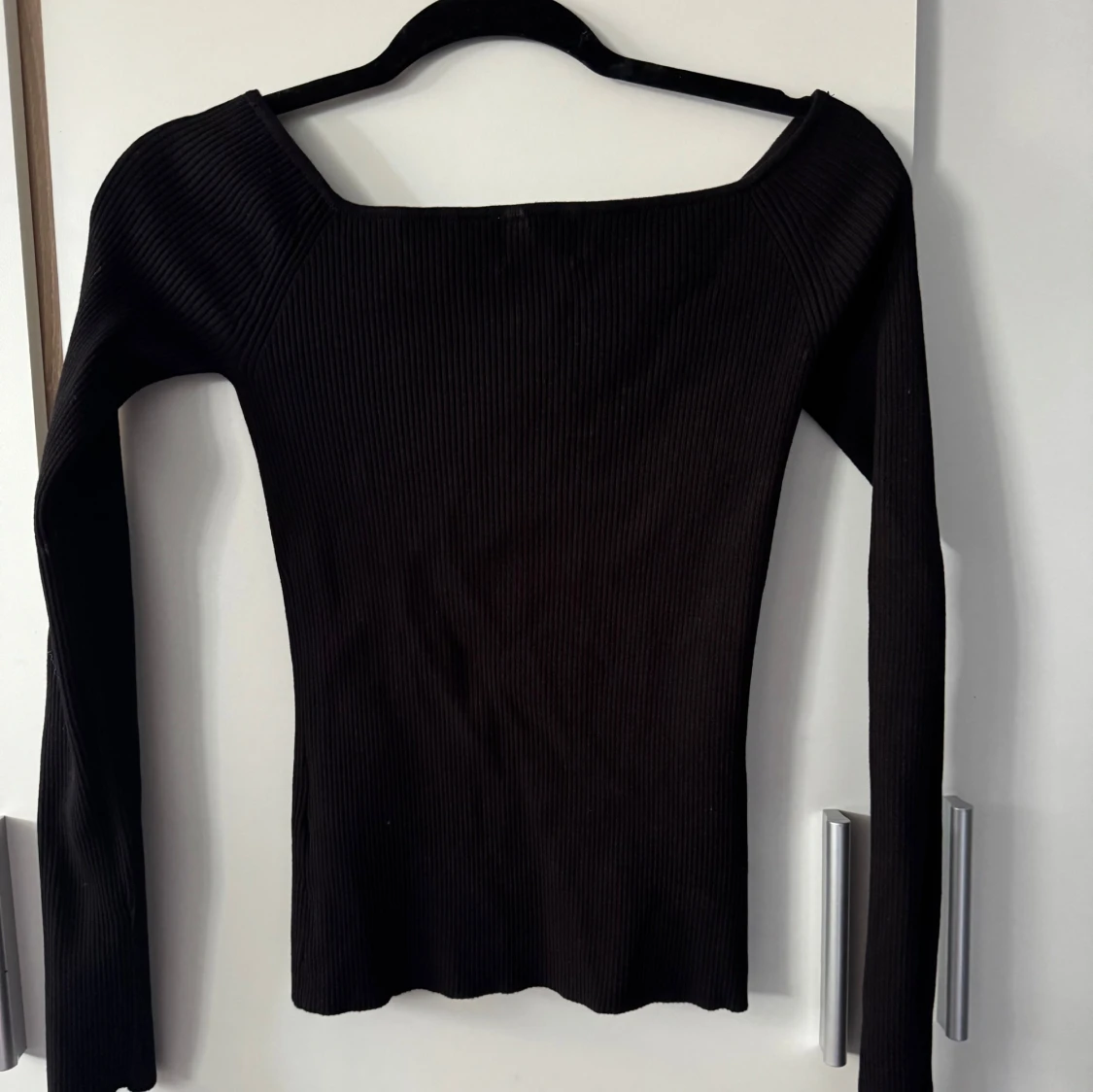 Svart ribbad tröja med v-ringning ❤️‍🔥 - 1