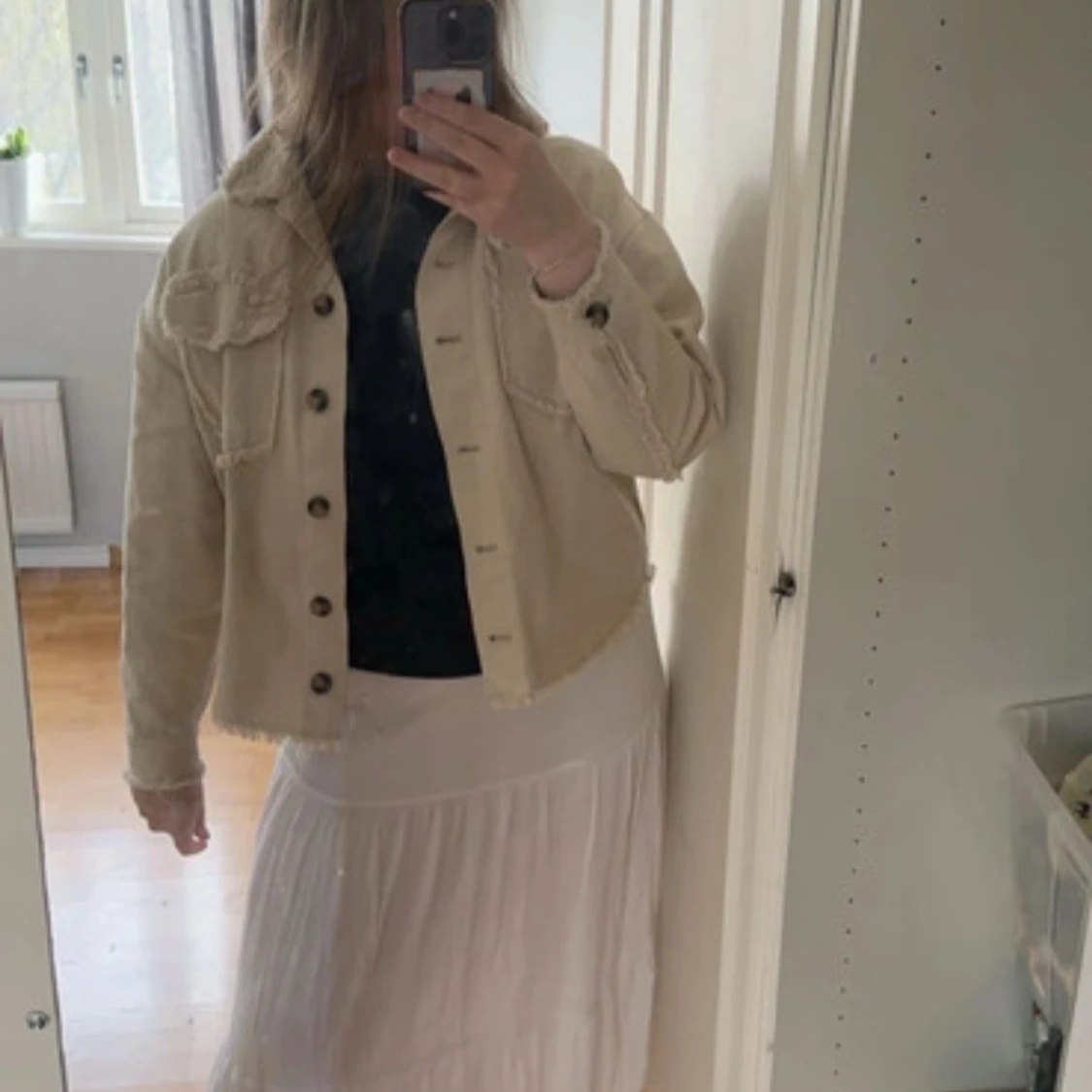 Beige jacka med knappar