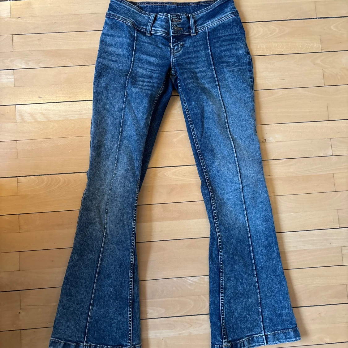 Blå bootcut jeans - 2