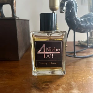 Niche4all Honey Tobacco  - Niche4all honey tobacco med ca 90 ml kvar, hör av er vid funderingar