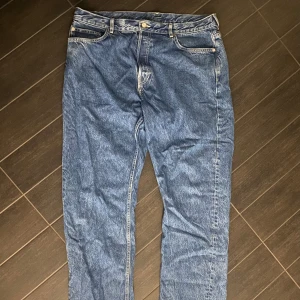 Arket Loose Jeans - Nypris: 1000 kr. bra skick! Storlek: 190 cm