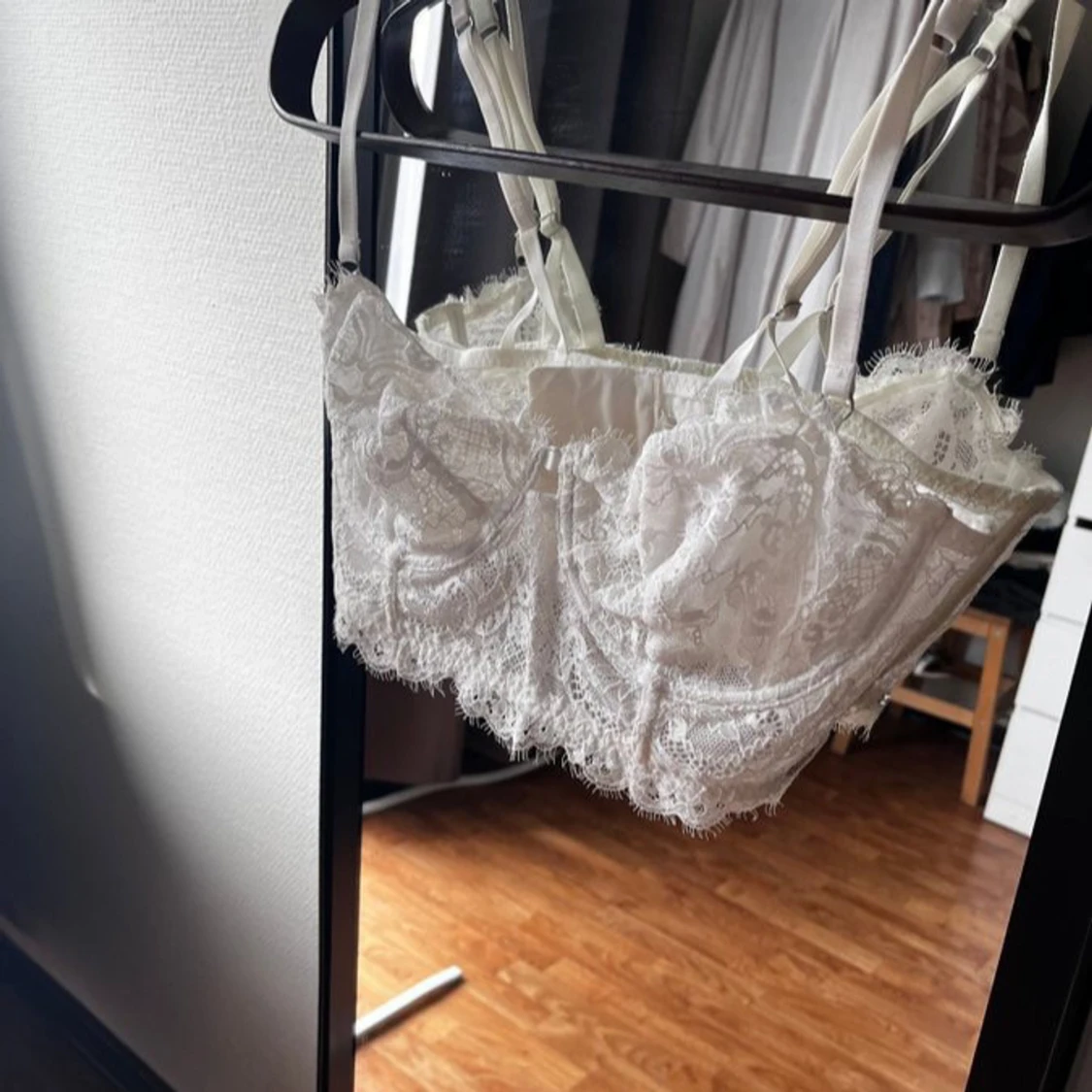 Vit spetskorsett från Ella M.