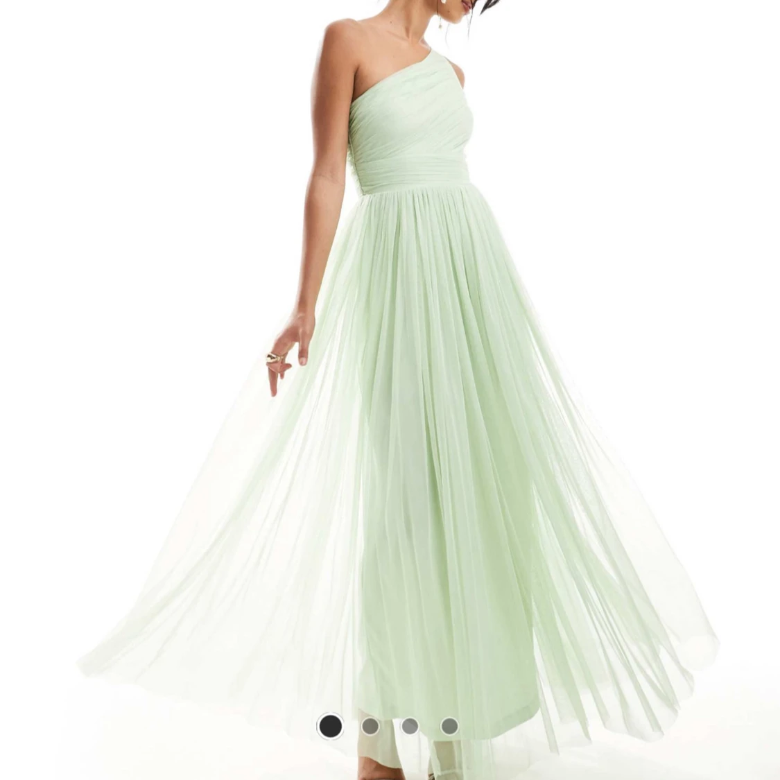 Ljusgrön långklänning med oneshoulder