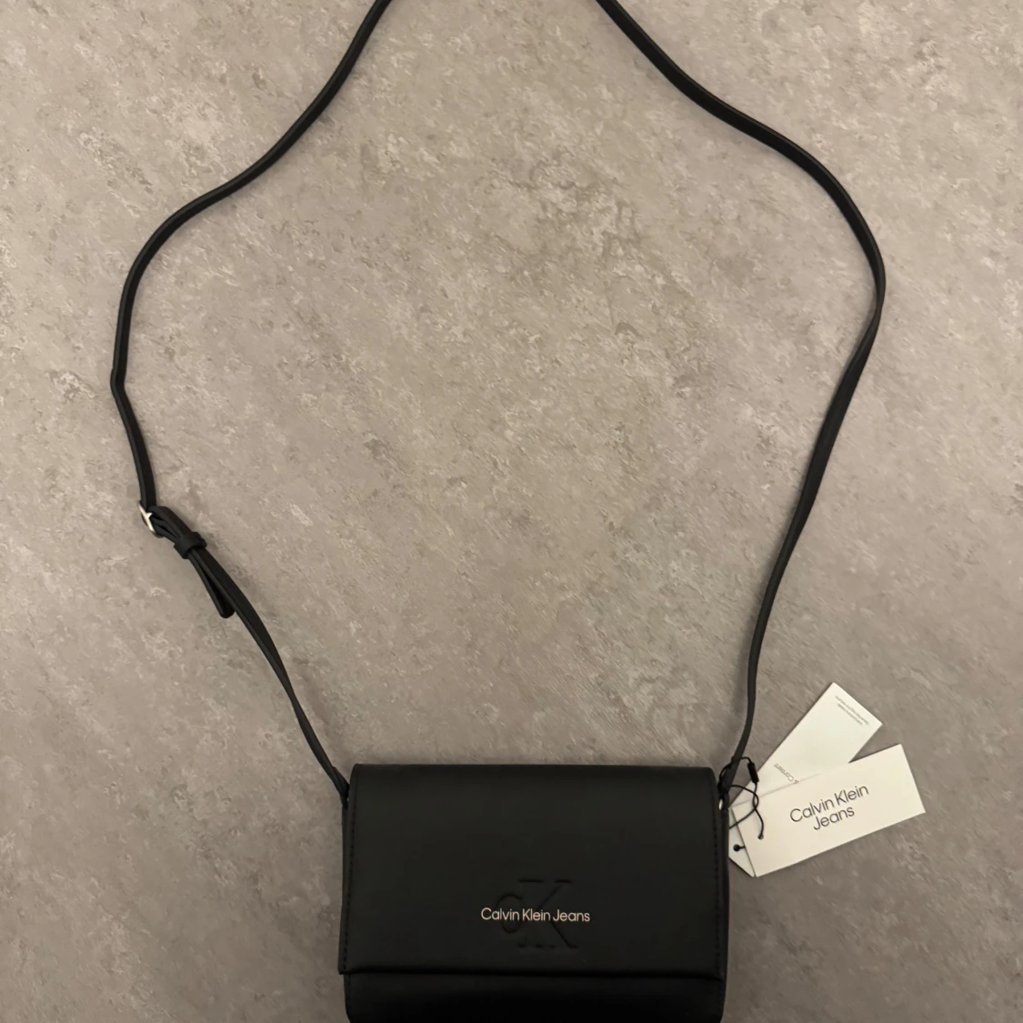 Svart axelväska från Calvin Klein Jeans - 1