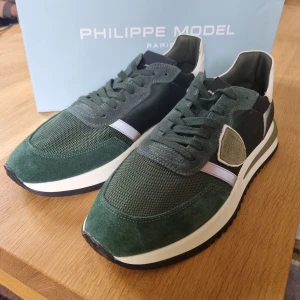 Philippe Model skor - Säljer nu dessa Philippe Model trainers! | Storlek 41 - Skick 10/10 (HELT NYA) - Allt og tillkommer - Hör av dig vid frågor!